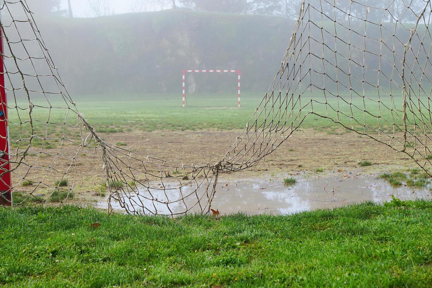 redes de futebol quebradas foto