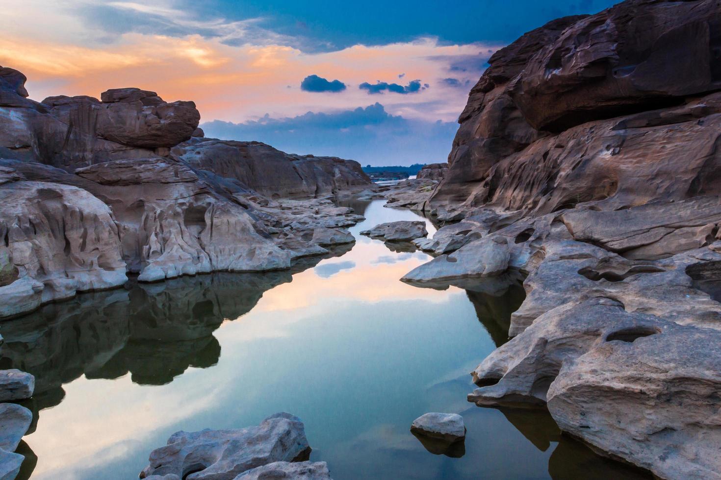 incrível sam phan bok e grand canyon em ubon, tailândia. foto