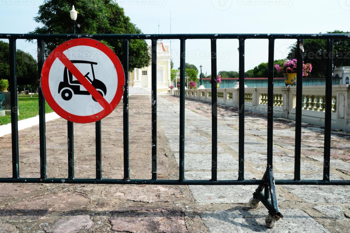 não golfe carrinho entrada placa além isto ponto. foto