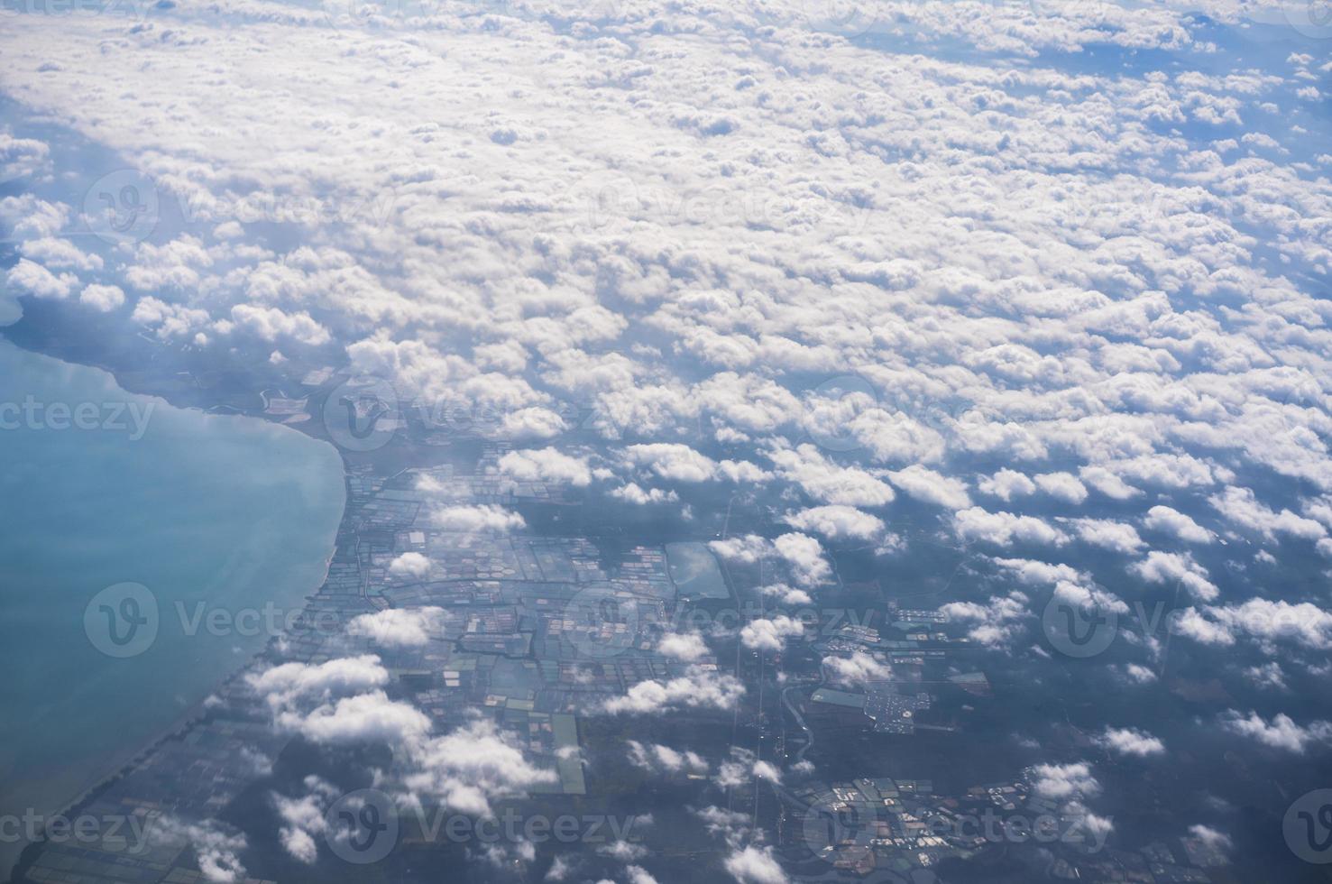 vista aérea de nuvens foto