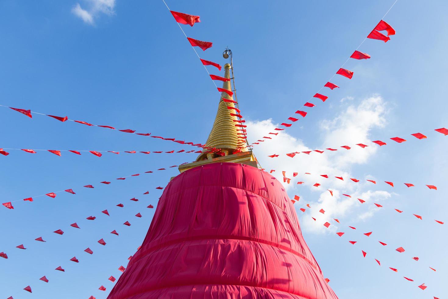 templo da montanha pagode em bangkok foto