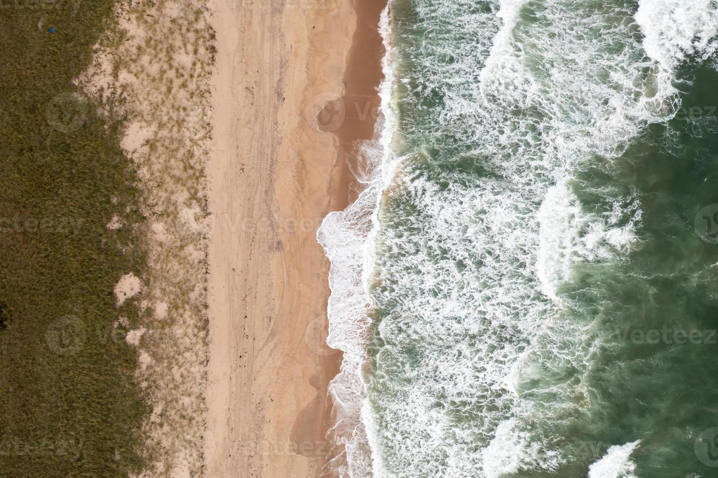 ondas falhando ao longo amagansett de praia dentro grandes ilha, Novo Iorque. foto