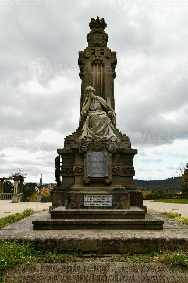 monumento para Rosalia de castro localizado dentro Alameda parque dentro santiago de compostela, galiza, Espanha. foto