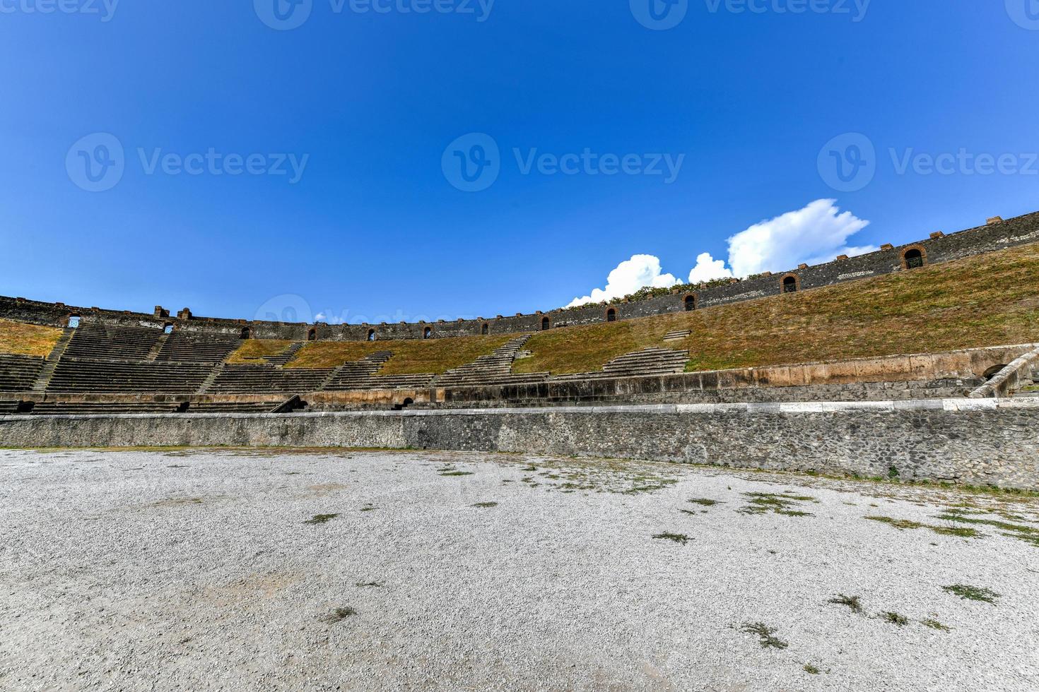 anfiteatro dentro antigo romano cidade do pompéia. a anfiteatro do Pompeia é 1 do a mais antigo sobrevivente romano anfiteatros. foto