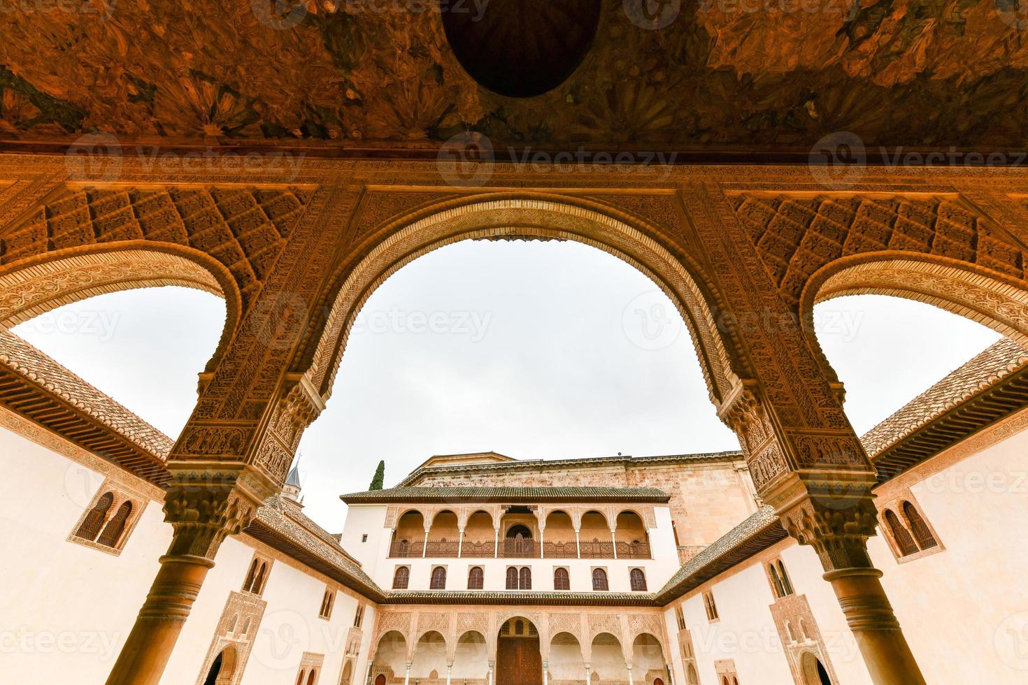 quadra do a murtas dentro nasrid Palácio dentro alhambra, granada, Espanha. foto