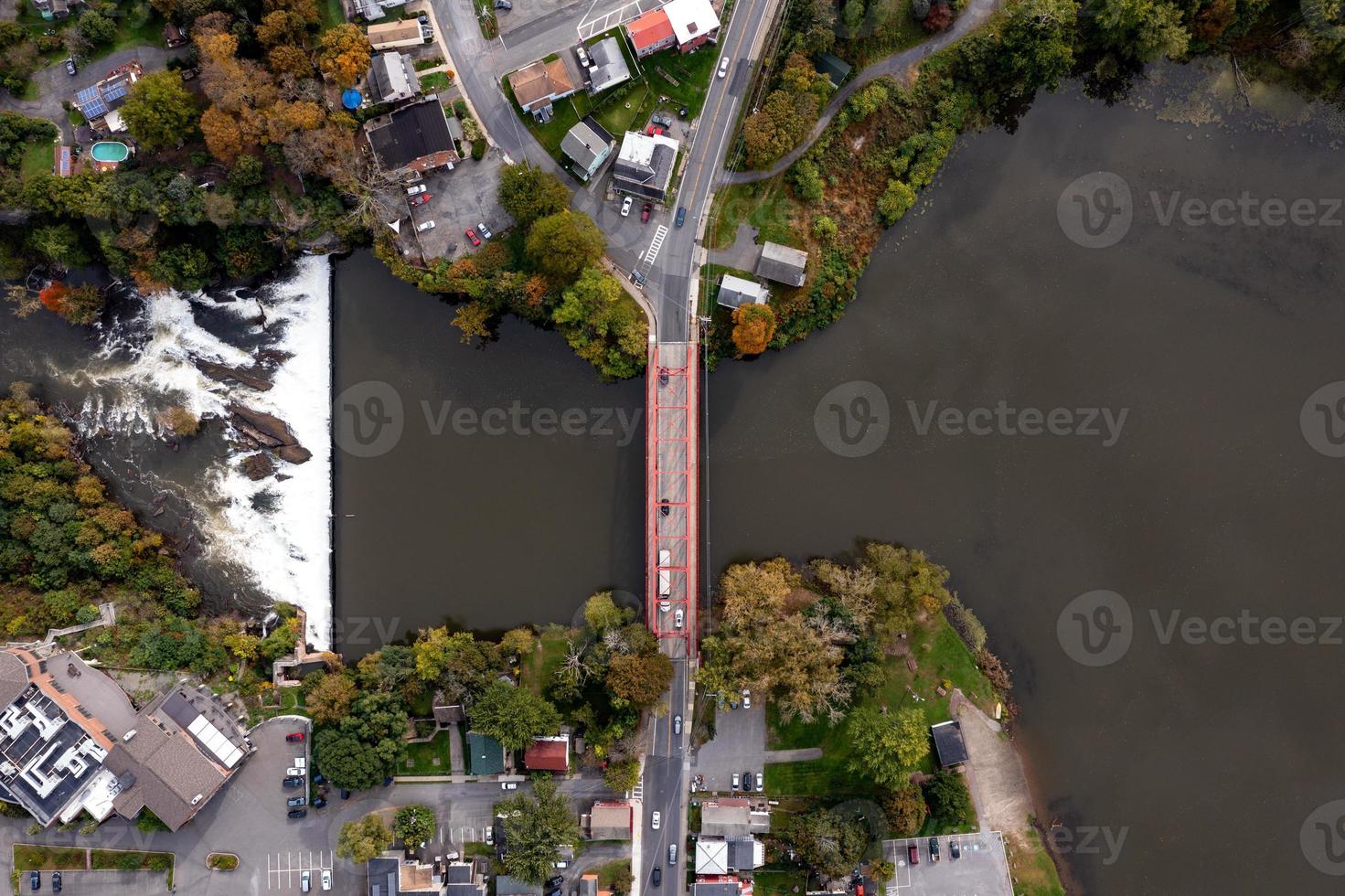 esopus Riacho ponte dentro ulster condado, Novo Iorque. uma através treliça ponte sobre esopus Riacho em nos 9w dentro saugerties, Novo Iorque. foto