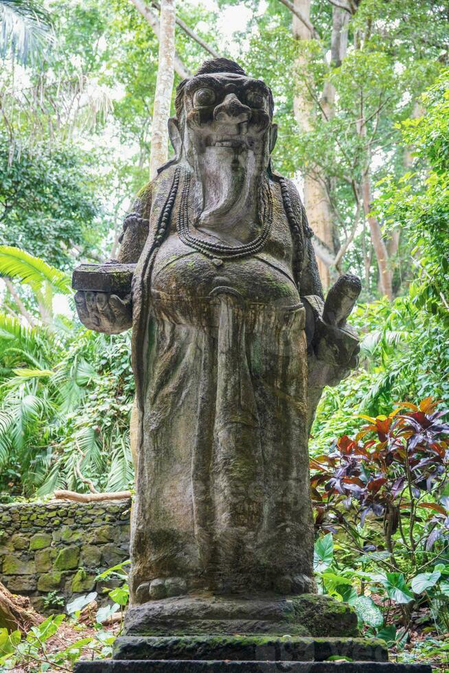 tradicional balinesa estátua. ubud, bali ilha foto