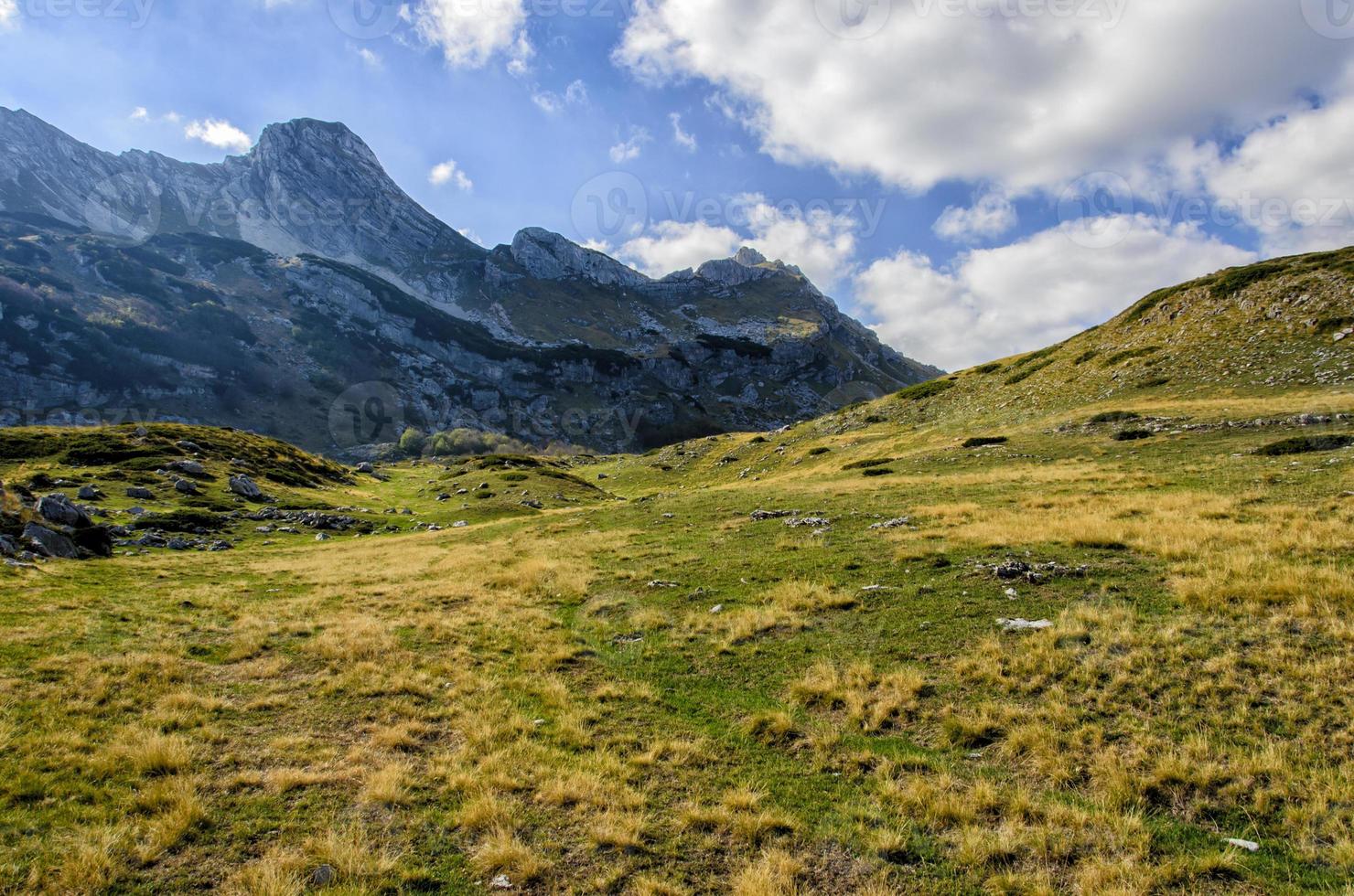 montanha durmitor em montenegro foto