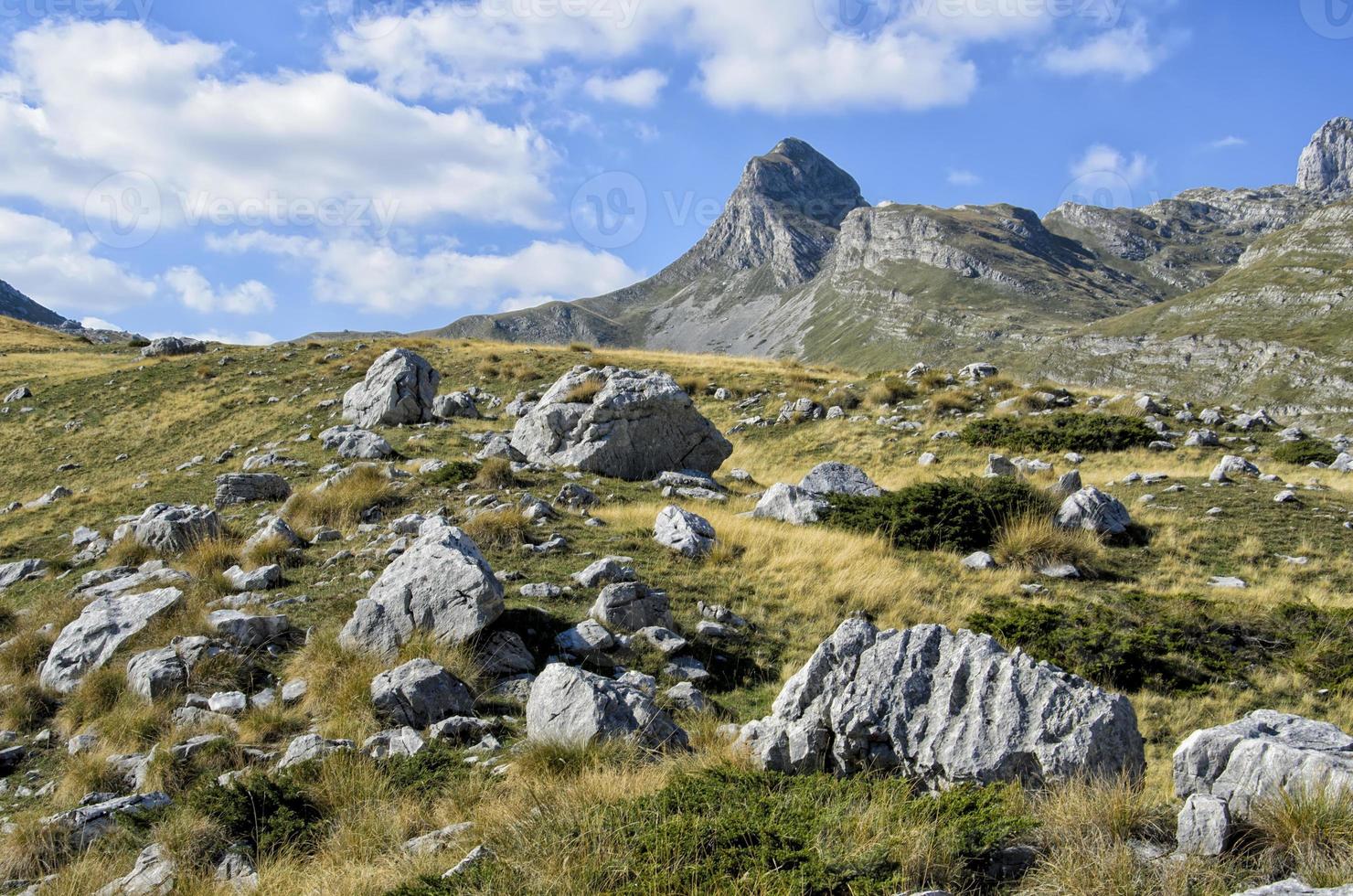 montanha durmitor em montenegro foto