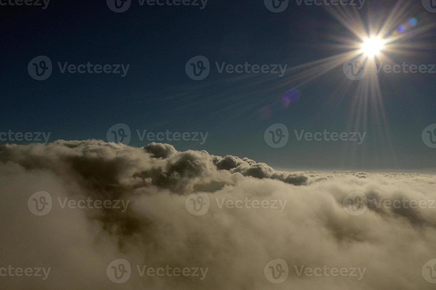 aéreo foto acima a nuvens