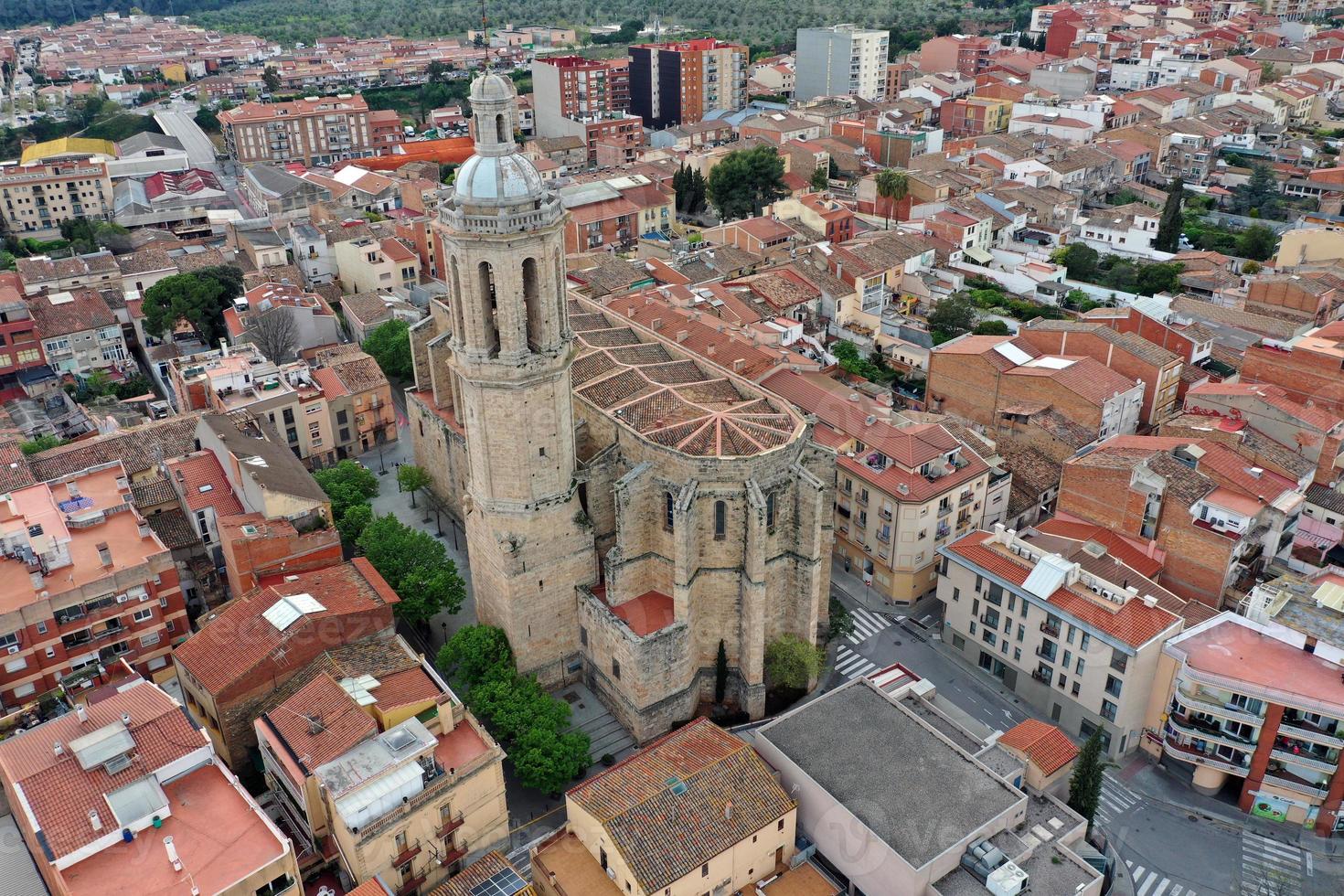 aéreo Visão Igreja do santa eulalia esparraguera, baix llobregat, Catalunha foto