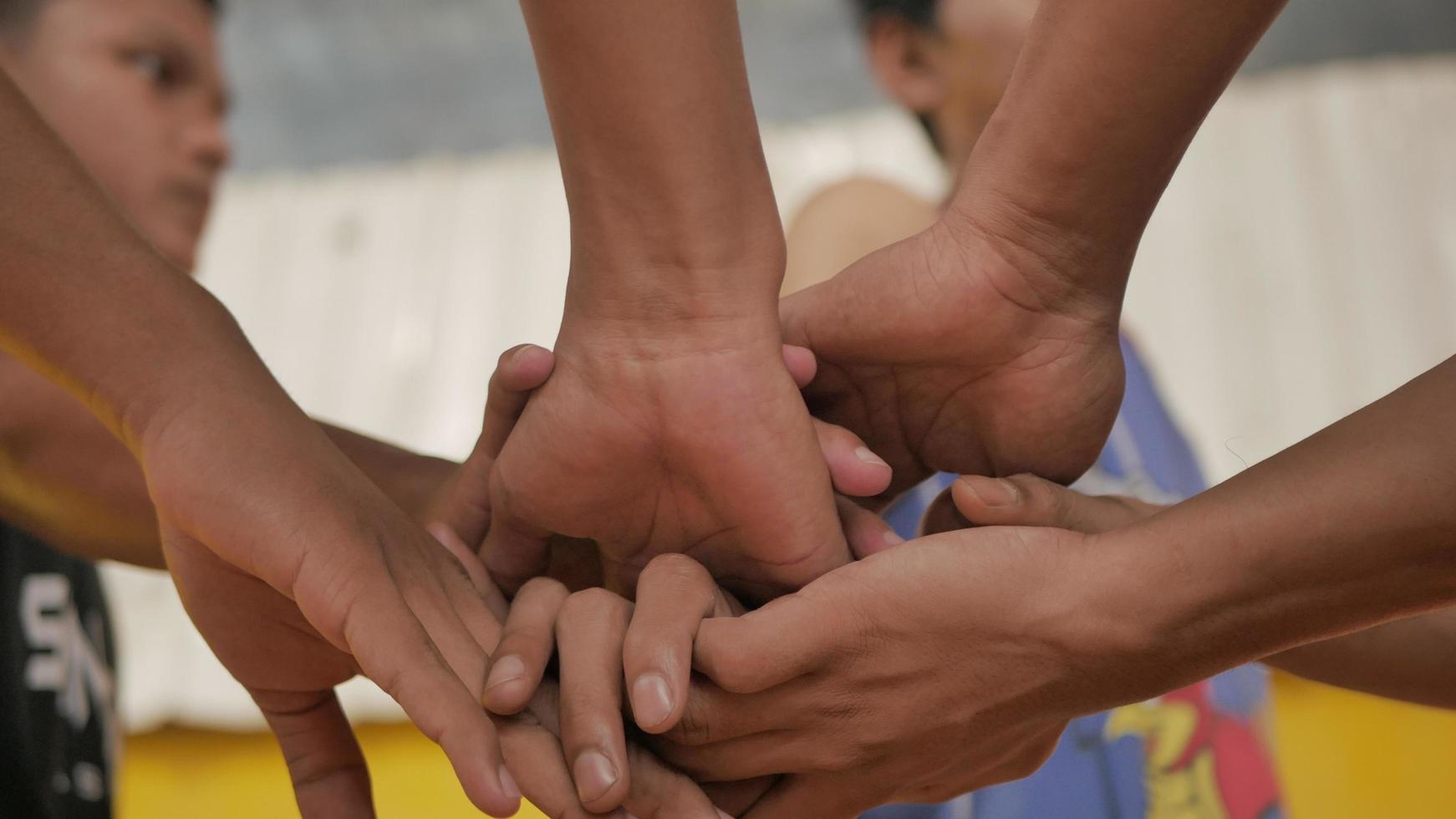 comunidade trabalho em equipe grupo Junte-se mãos juntos foto