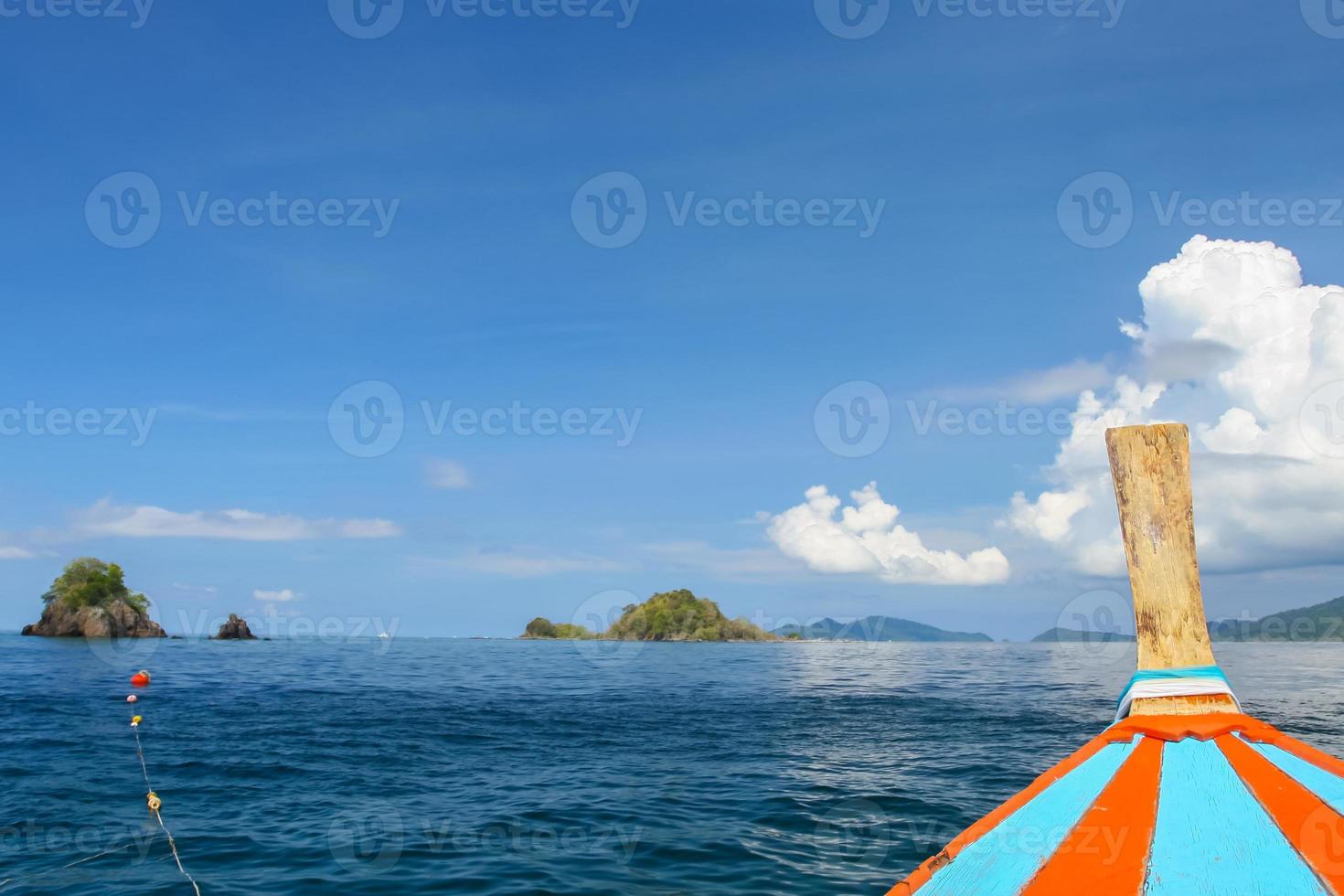 vista da água de um barco foto