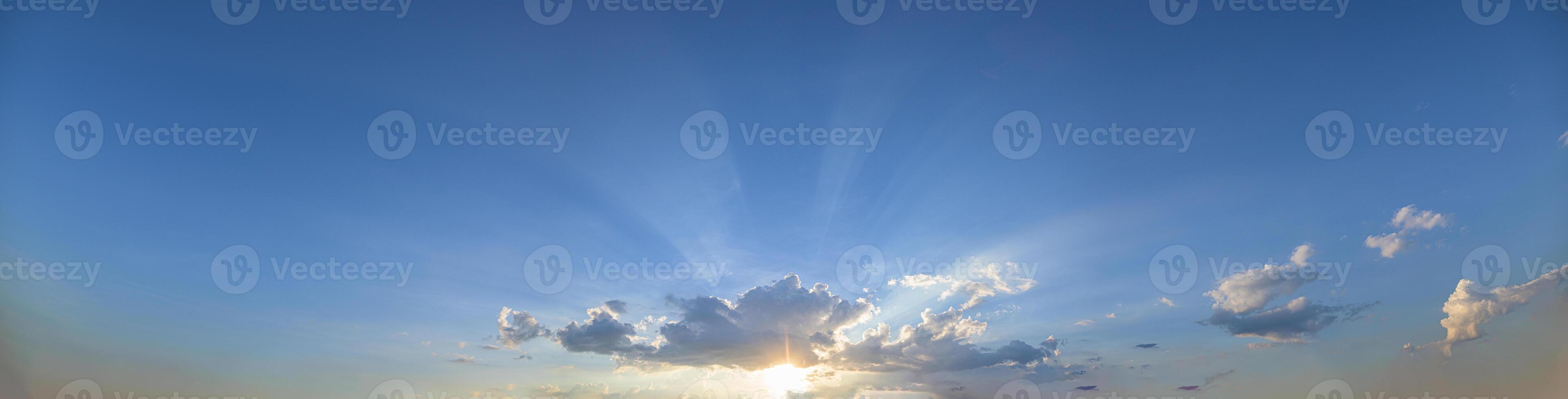 céu e nuvens foto