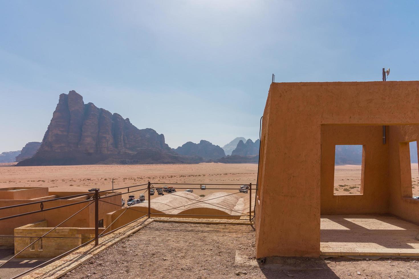 os sete pilares da sabedoria em Wadi Rum, Jordânia foto