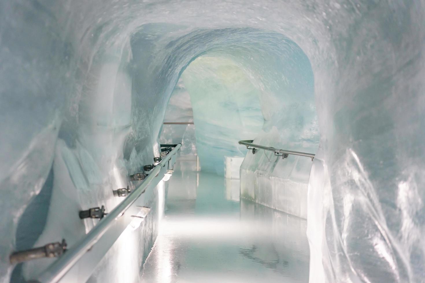 Palácio de gelo da estação Jungfraujoch em Jungfrau, Suíça foto