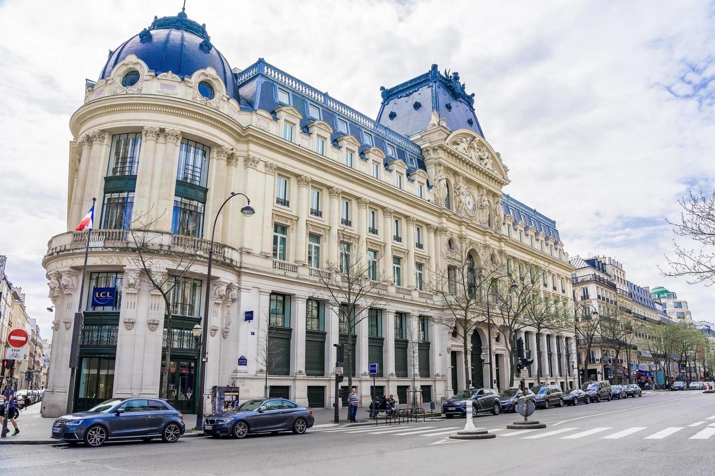 paris, frança, 09 de abril de 2018, edifícios residenciais em paris foto