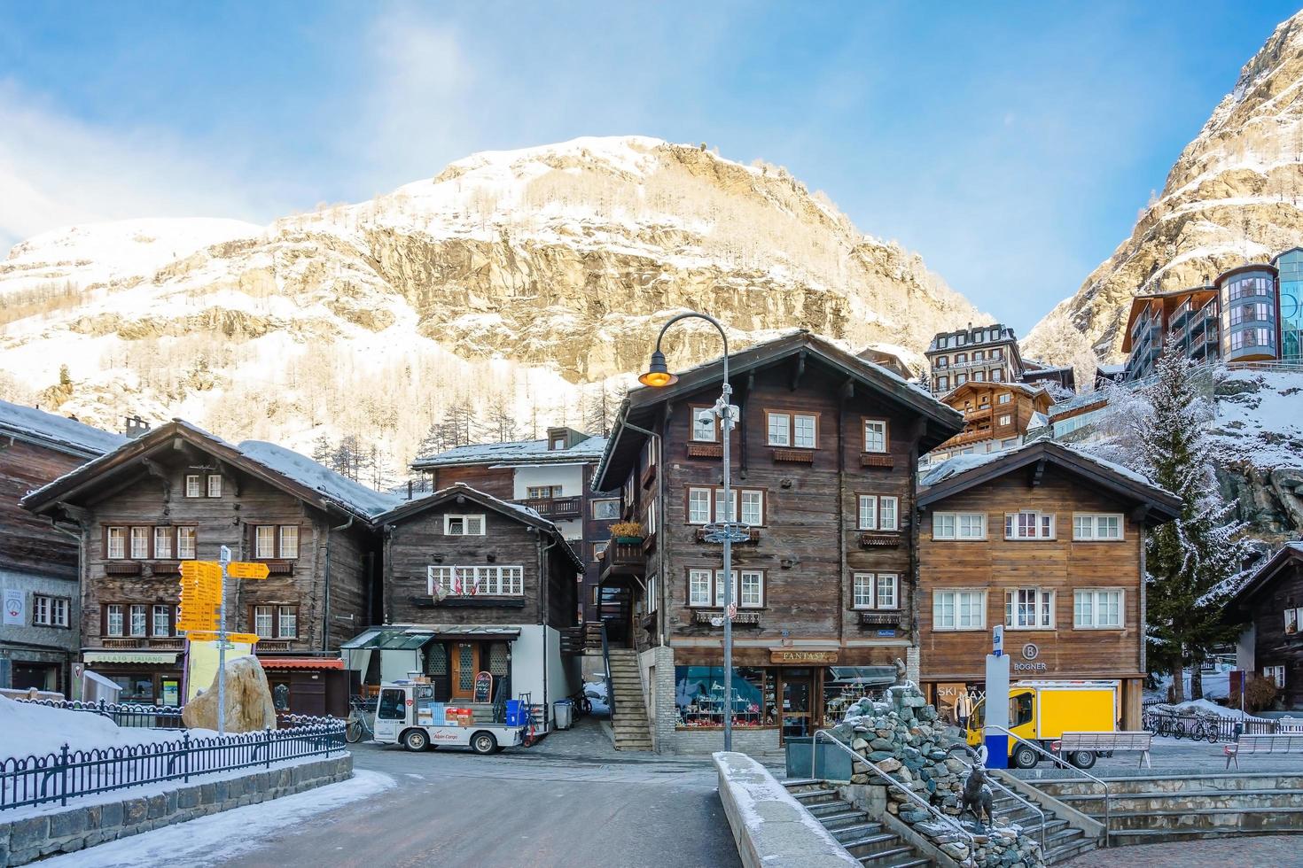 rua em zermatt na suíça, 2018 foto