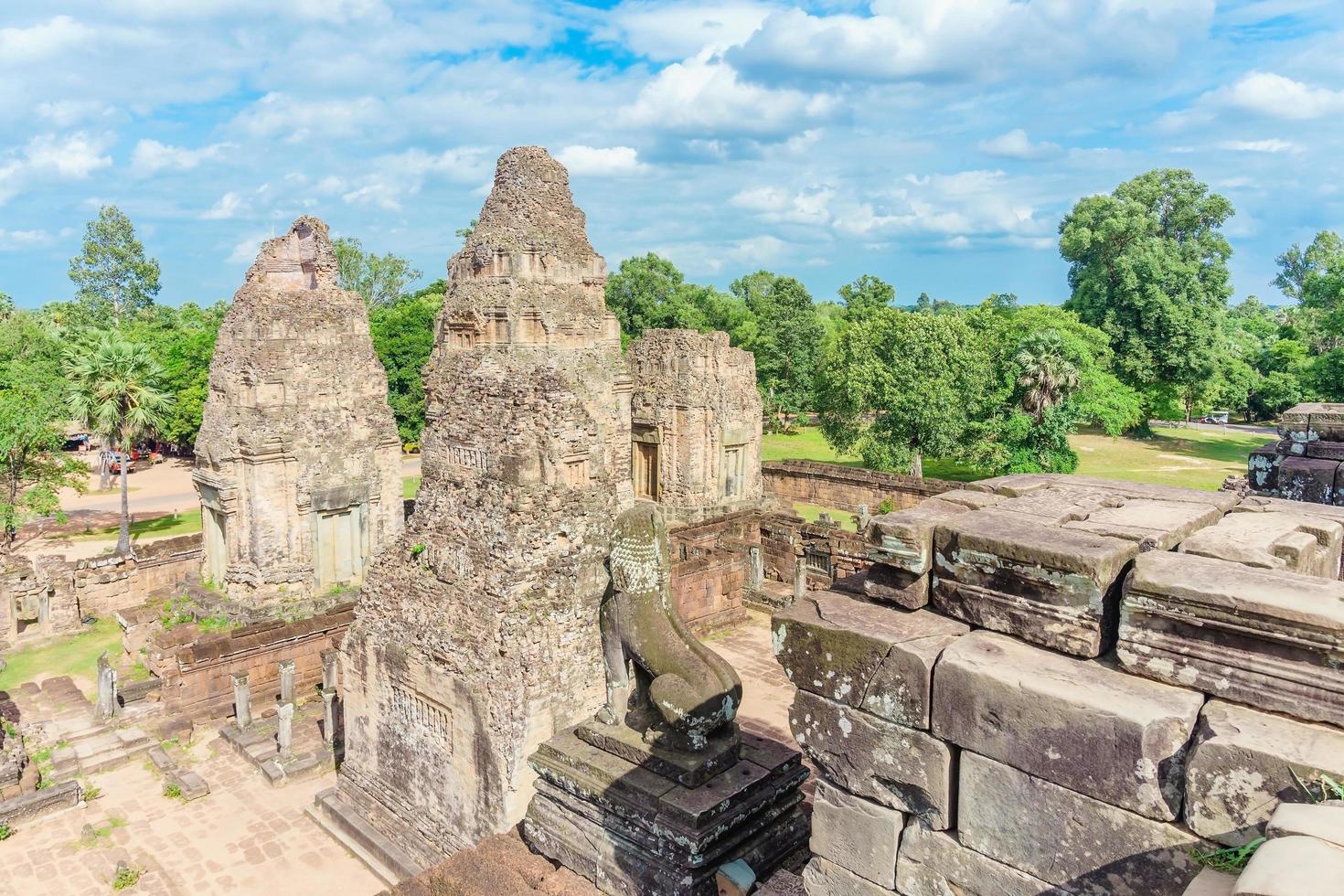 antigo templo budista pre rup prasat em angkor wat, camboja foto