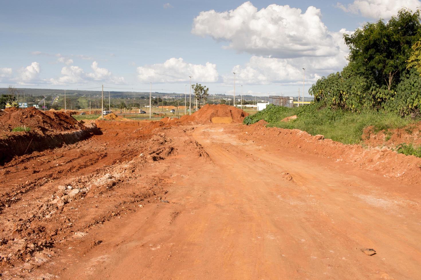 brasilia, df, brasil, fevereiro 15, 2023 Novo estrada construção dentro a noroeste seção do brasilia foto