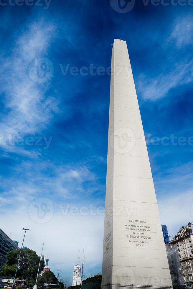 Buenos aires obelisco em ensolarado dia foto