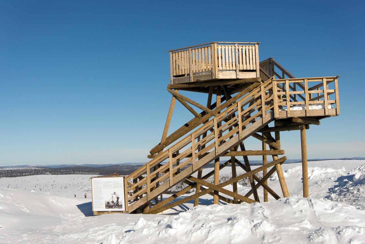 de madeira observação torre às saariselka esqui estação foto