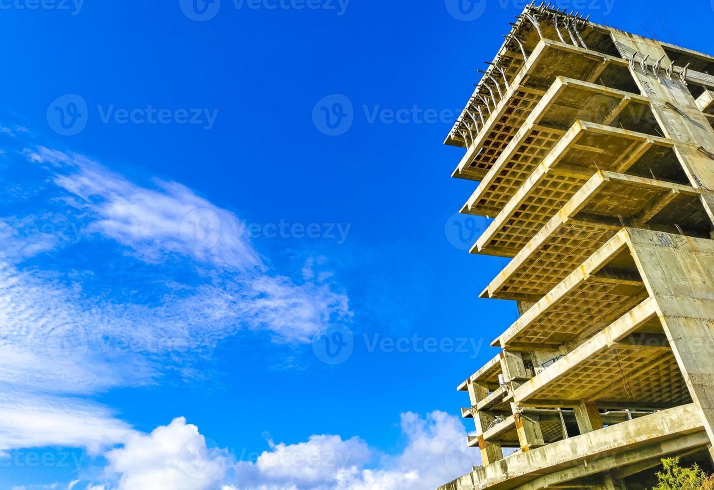 enorme construção gigantesca pare de construir ruínas em puerto escondido méxico. foto