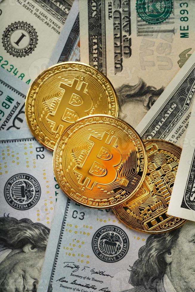 bitcoin ouro moedas em nos dólar contas. foto