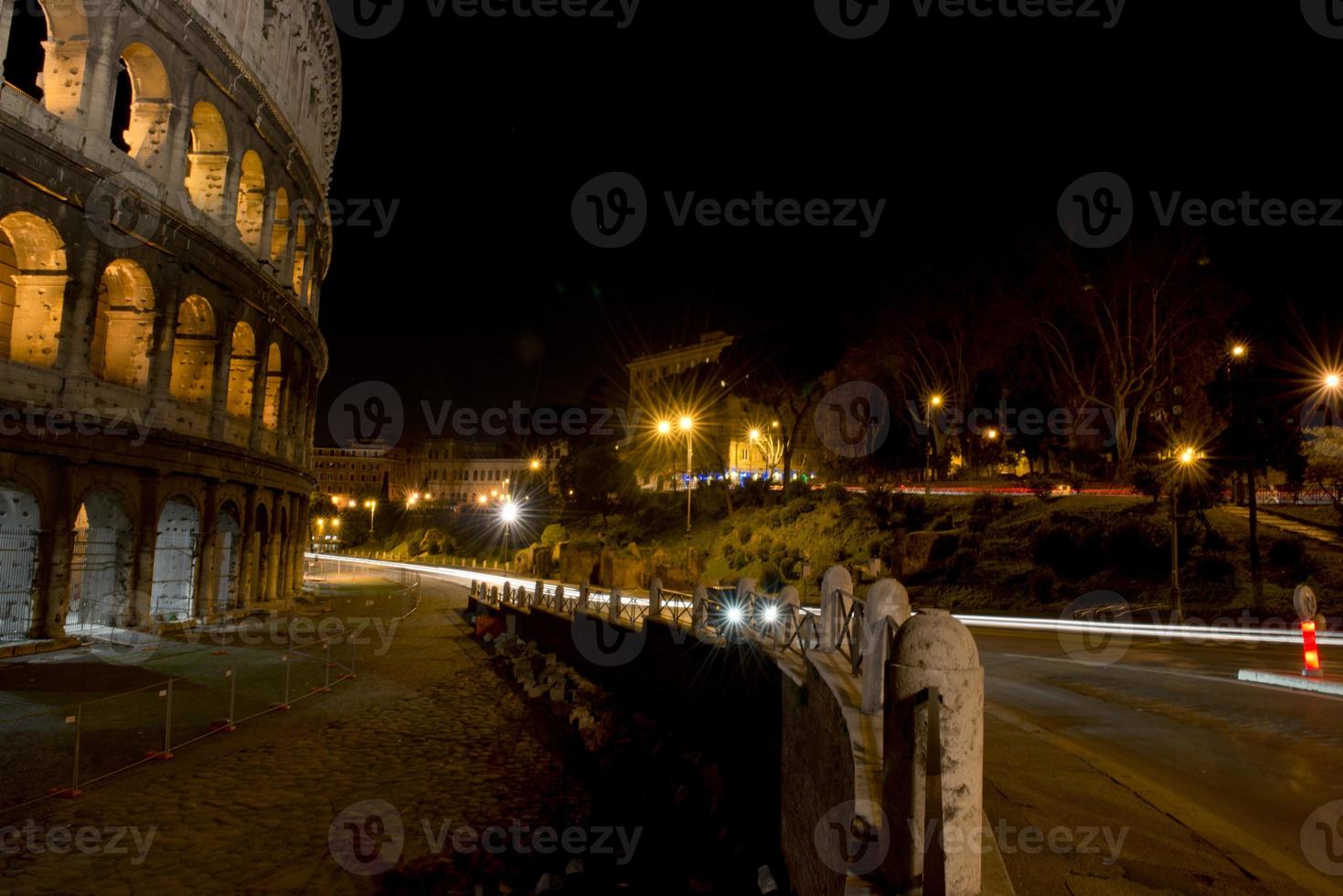 Roma Coliseu noite Visão foto