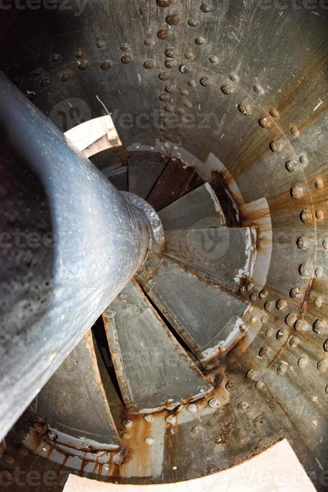 velho enferrujado farol enrolamento escada dentro patagônia foto