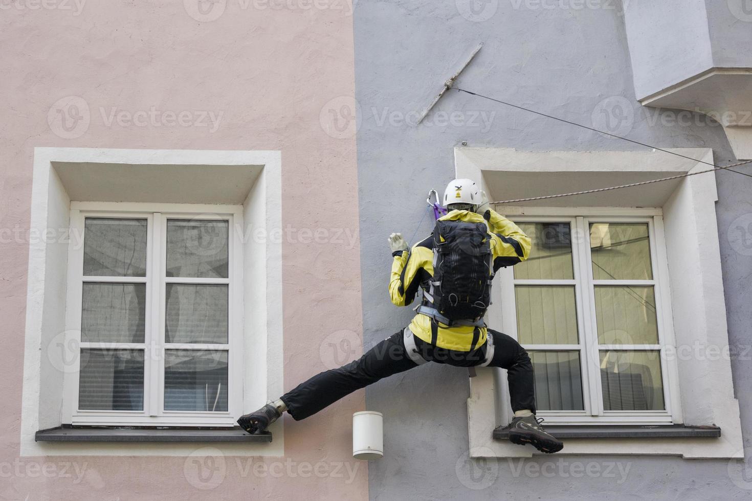 alpinista em um edifício foto