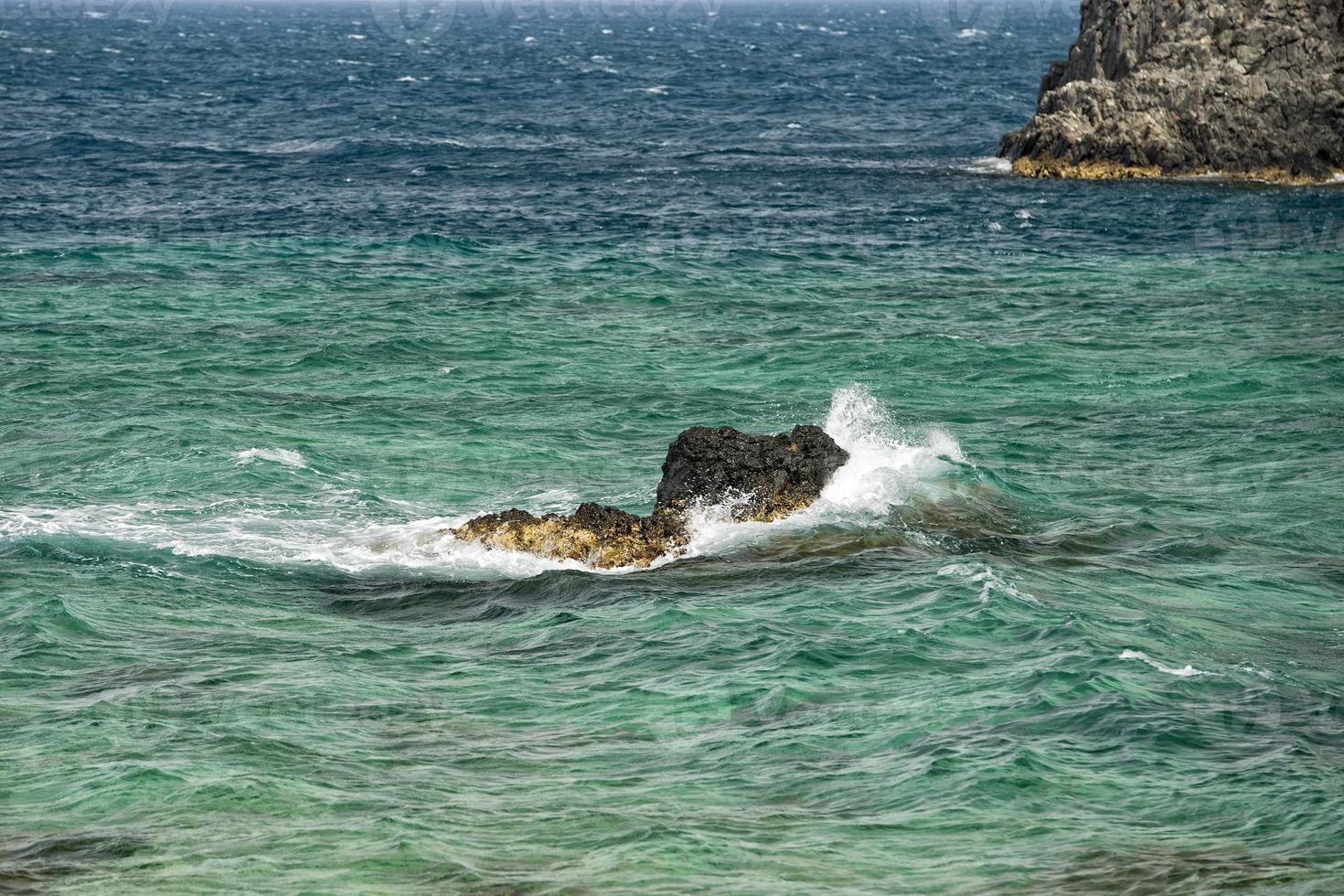 aci trezza sicília ciclopes pilhas pedras foto