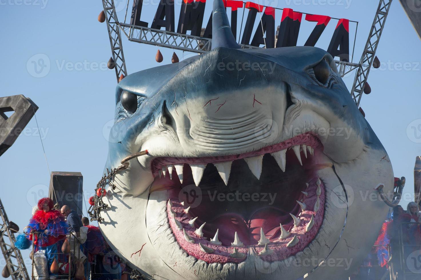 viareggio Itália carnaval mostrar banda vagão grande Tubarão foto