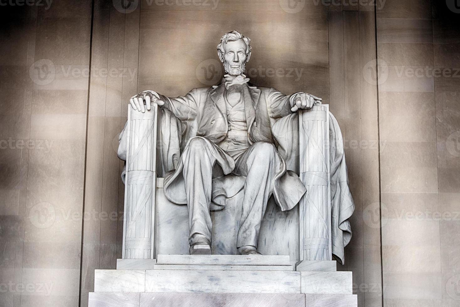 Washington, EUA - 24 de junho de 2016 - estátua de lincoln no memorial em Washington DC foto