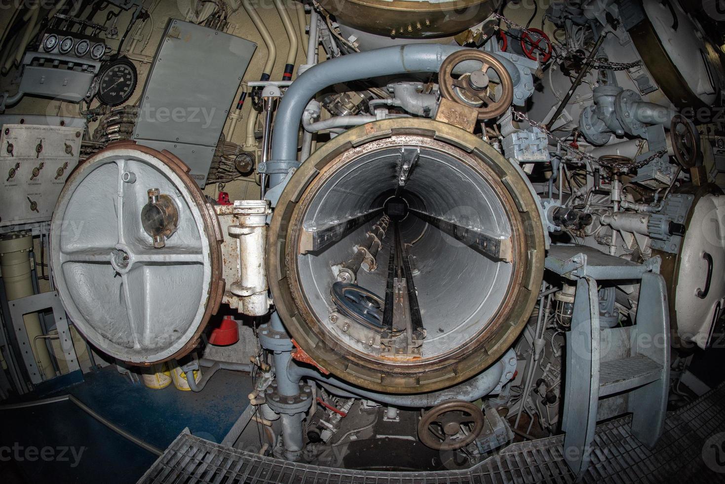 torpedo lançamento quarto submarino ao controle quarto interior Visão foto