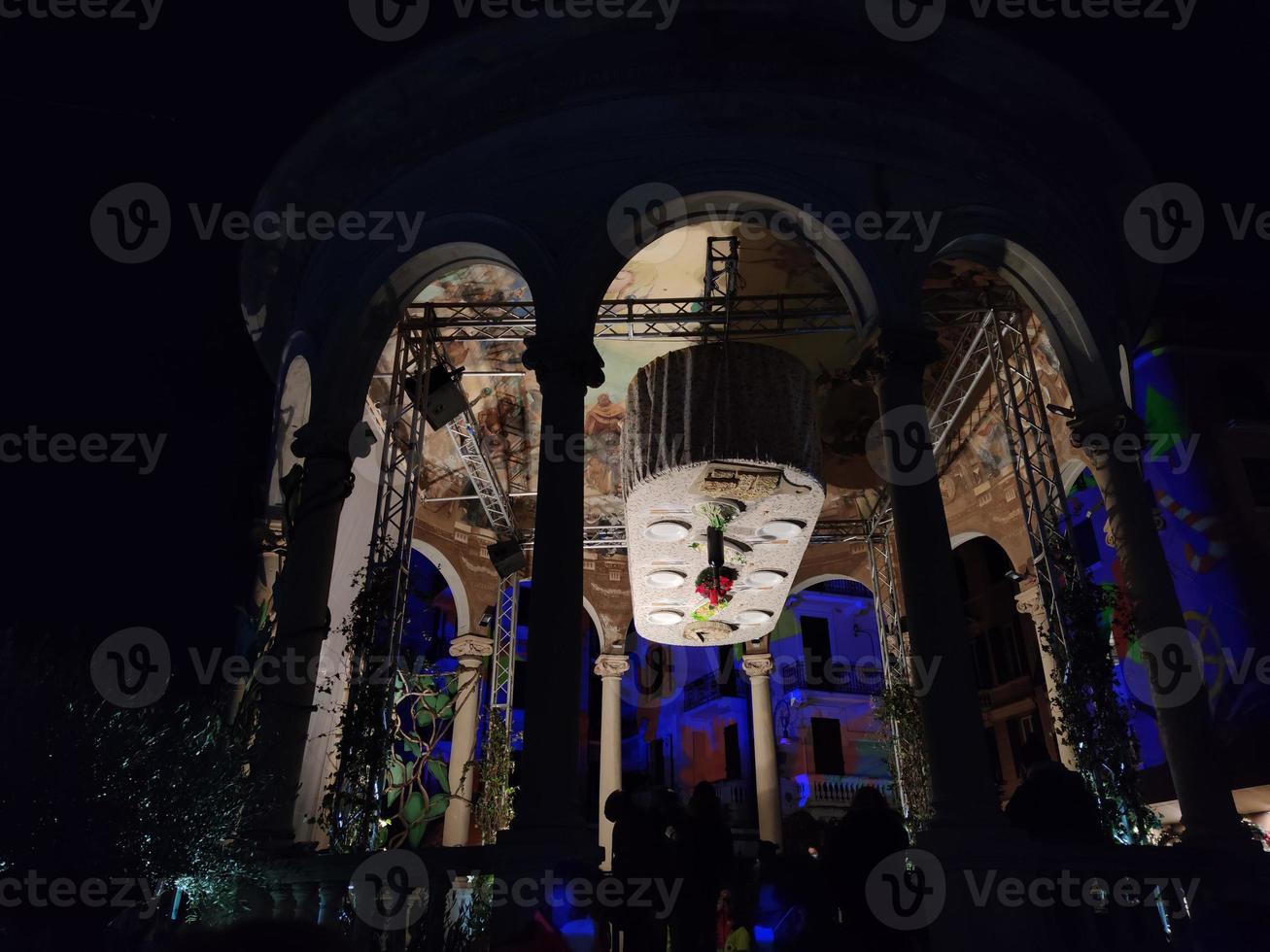 rua Natal decoração às noite dentro rapallo, Gênova, Itália foto