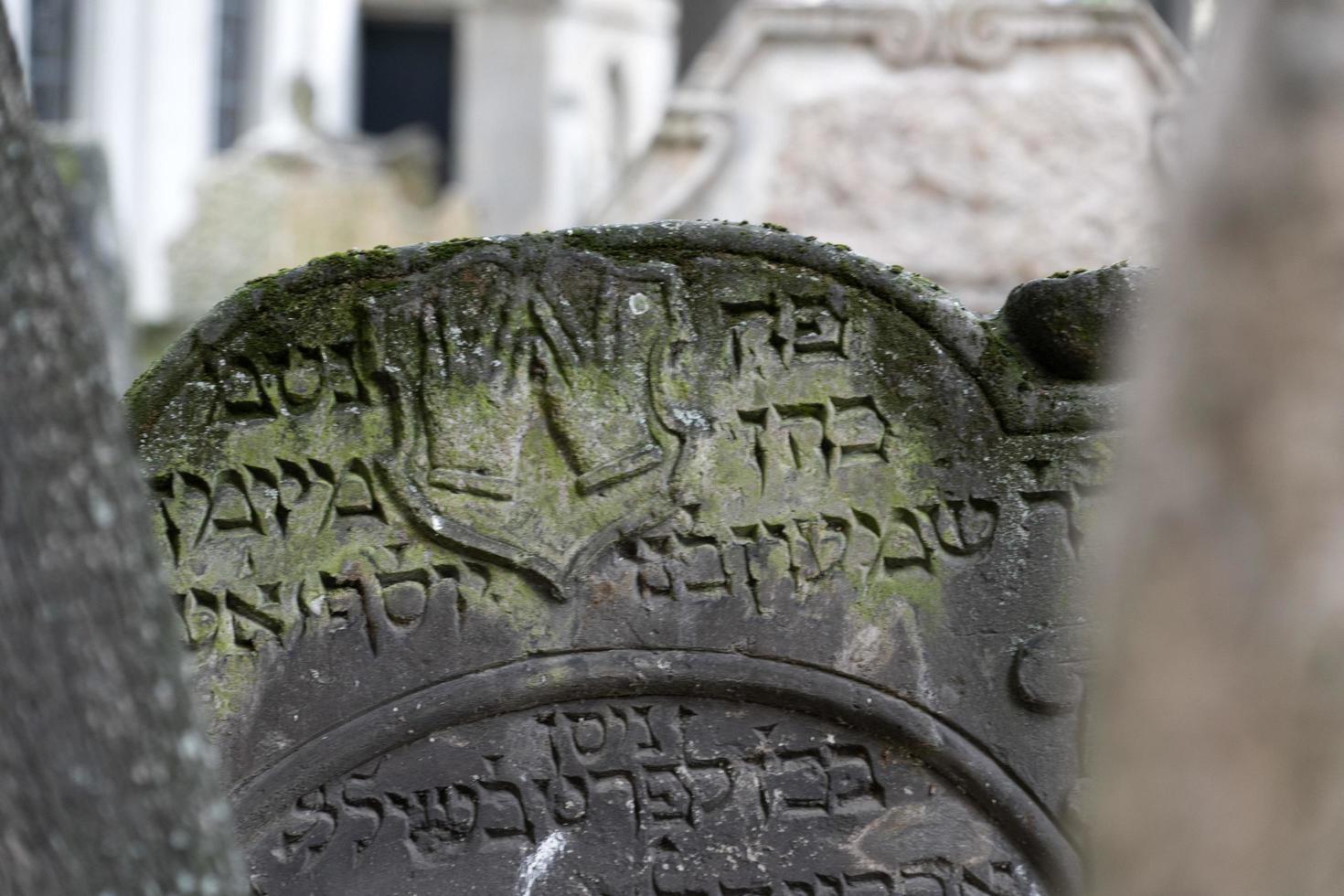 praga, república tcheca - 17 de julho de 2019 - antigo cemitério judeu em praga foto