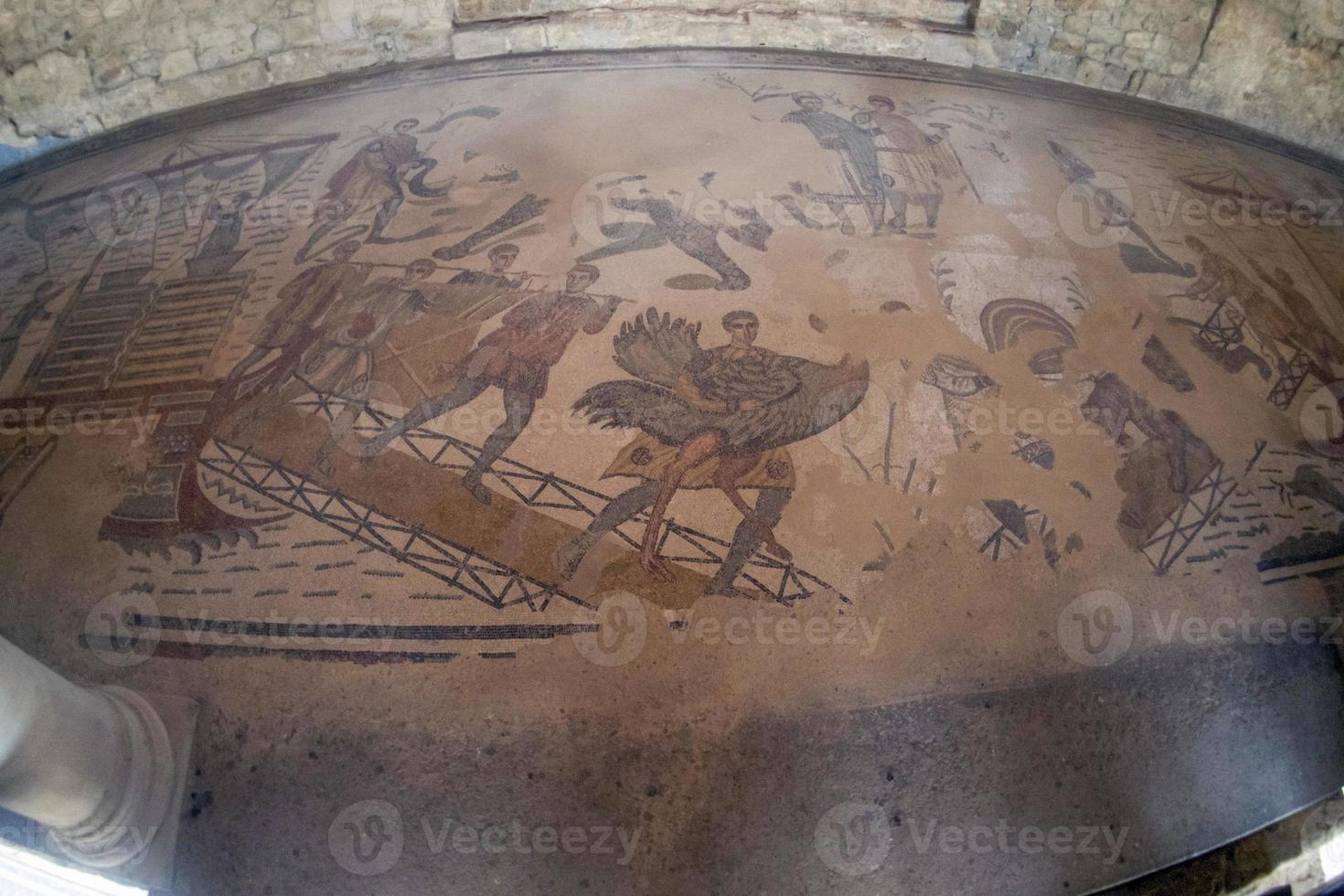 mosaico romano antigo de villa del casale, sicília foto