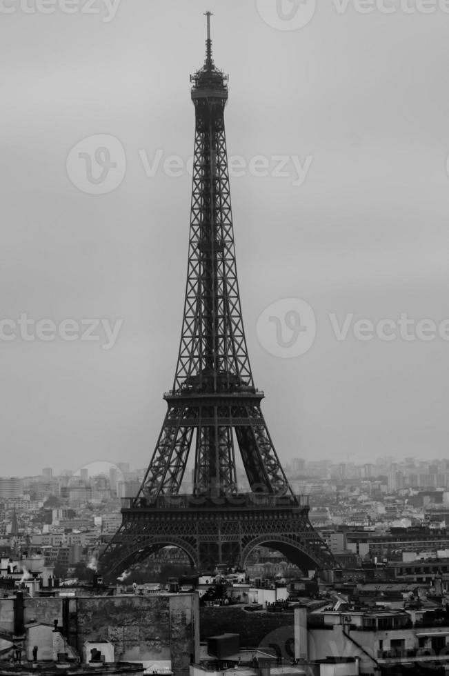 Tour eiffel às noite dentro Preto e branco foto