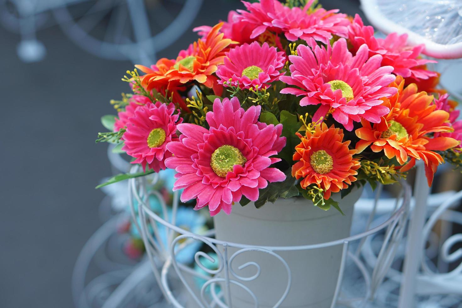 falso flores para casa decoração foto