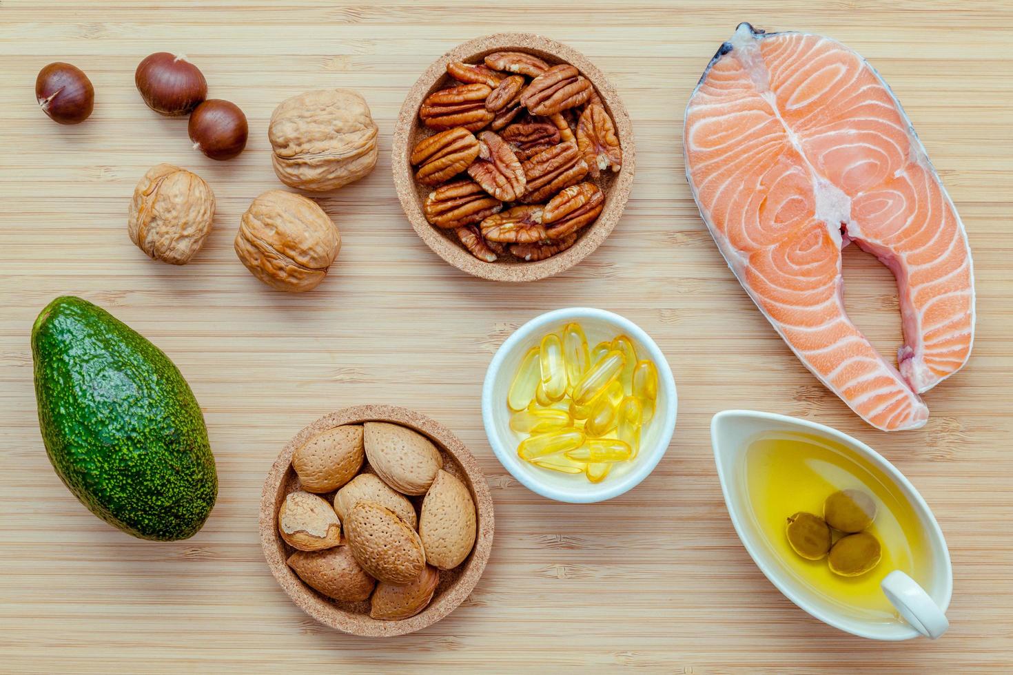 seleção de fontes de alimentos contendo ômega 3 e gorduras insaturadas foto