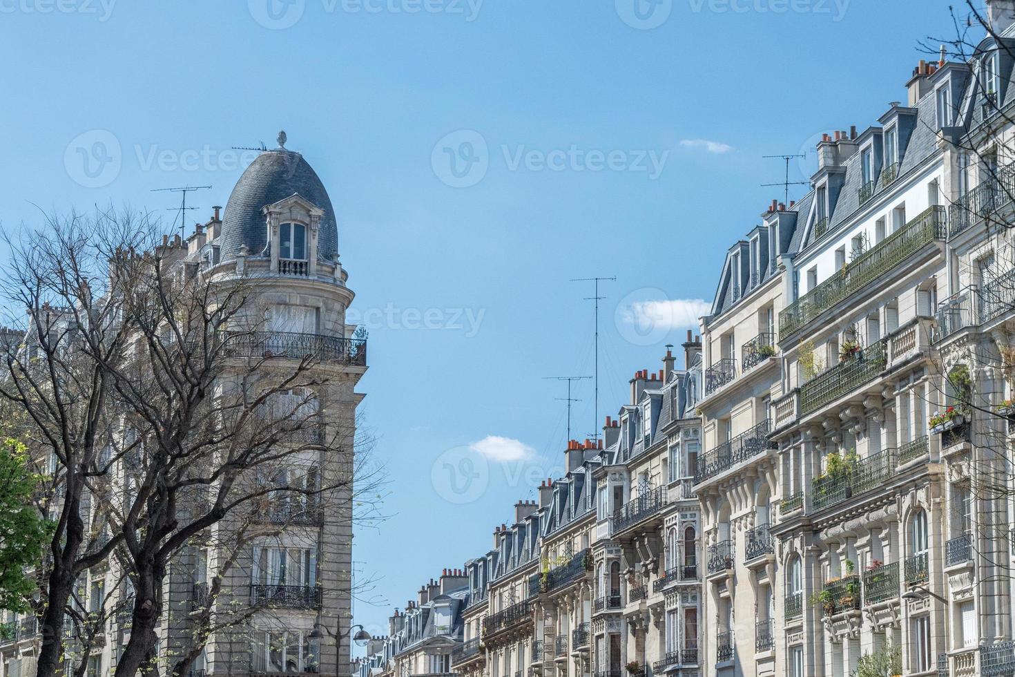 telhados de paris e construção de vista da cidade foto