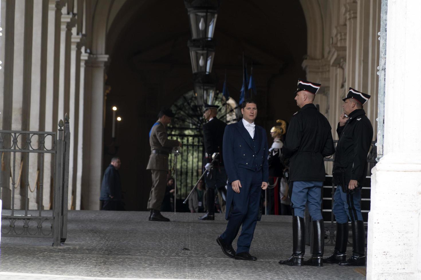 Roma, Itália. 22 de novembro de 2019 - presidente sergio mattarella chegando ao prédio quirinale foto