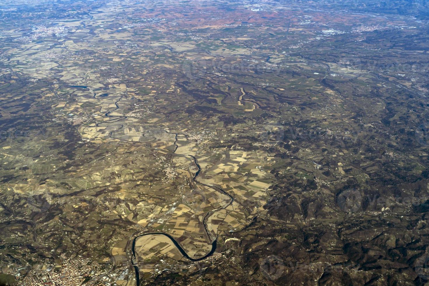 panorama de vista aérea do vale do rio po itália foto