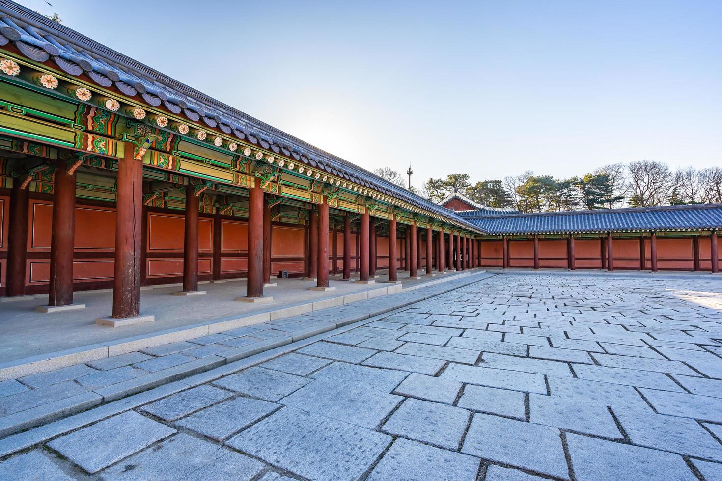 palácio de changdeokgung na cidade de seul, coreia do sul foto