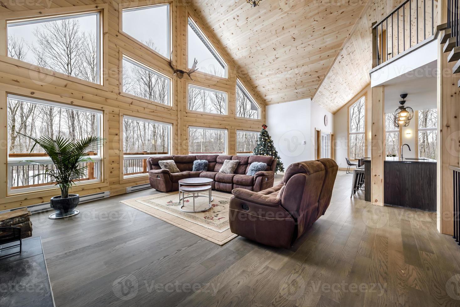 inverno chalés dentro controlo remoto área quebeque, Canadá, registro casa com sauna, spa, quartos de dormir, piscina, vivo sala, messanino, cozinha e banheiros foto