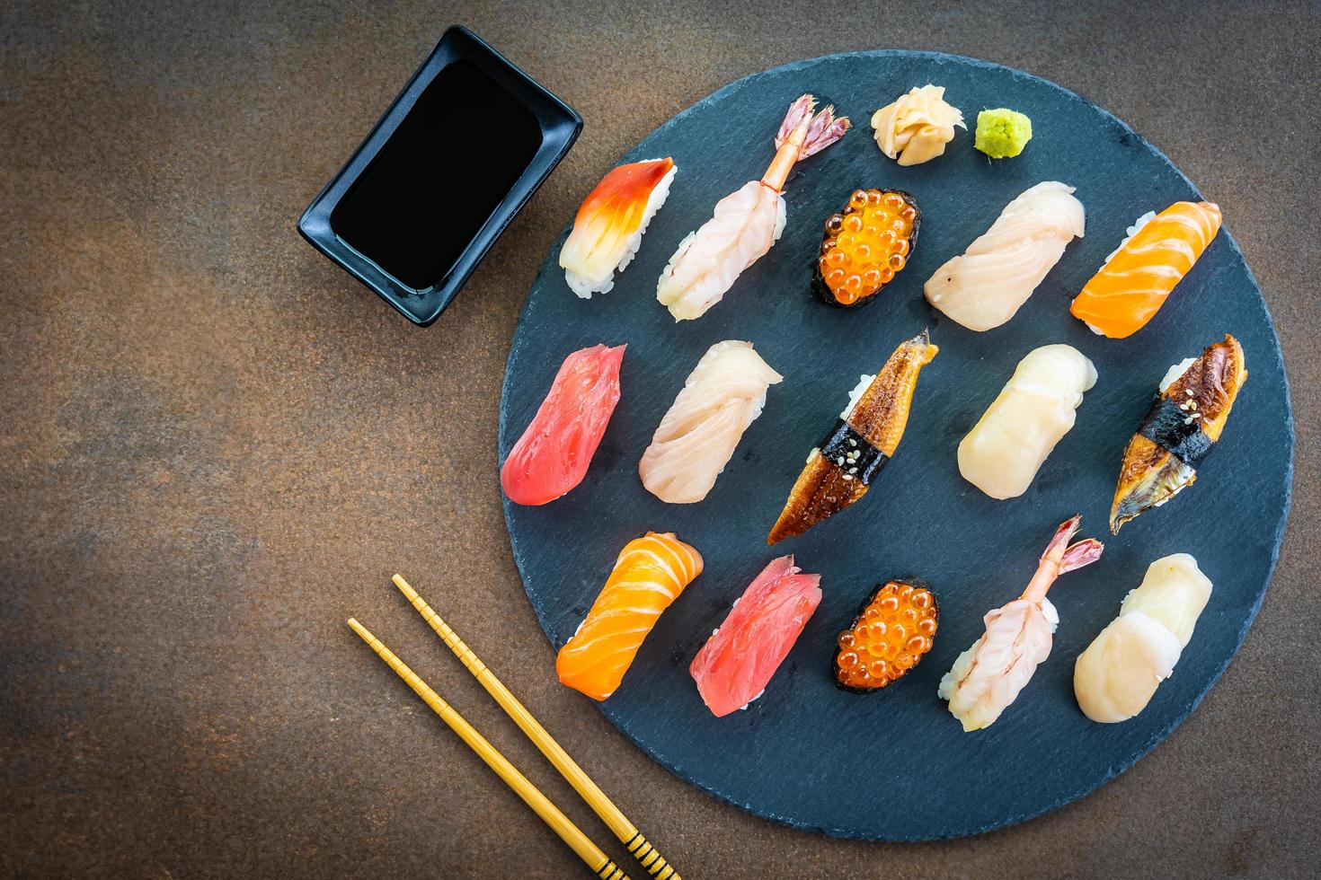 conjunto de sushi nigiri foto
