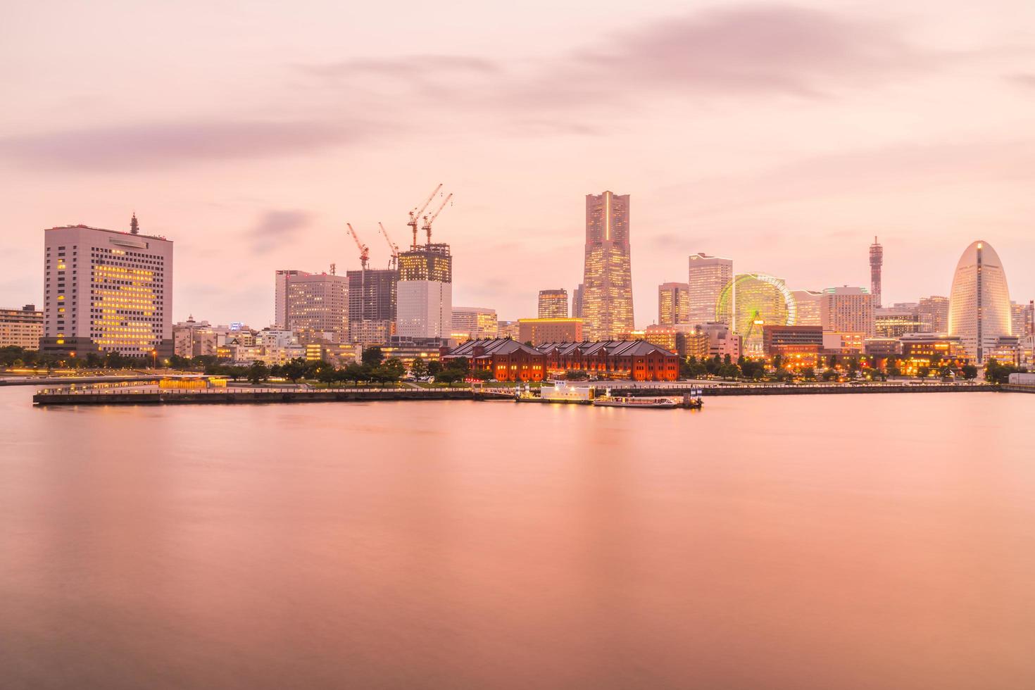 belos edifícios na cidade de Yokohama foto