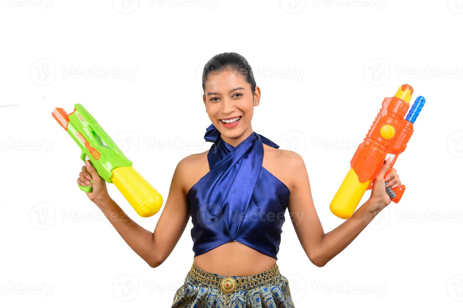 mulher bonita retrato no festival songkran com pistola de água foto