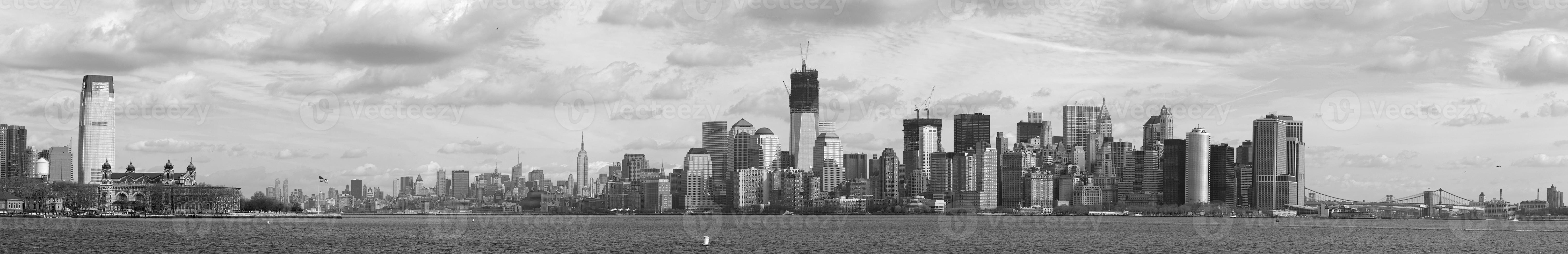 Novo Iorque Manhattan panorama a partir de estátua do liberdade foto